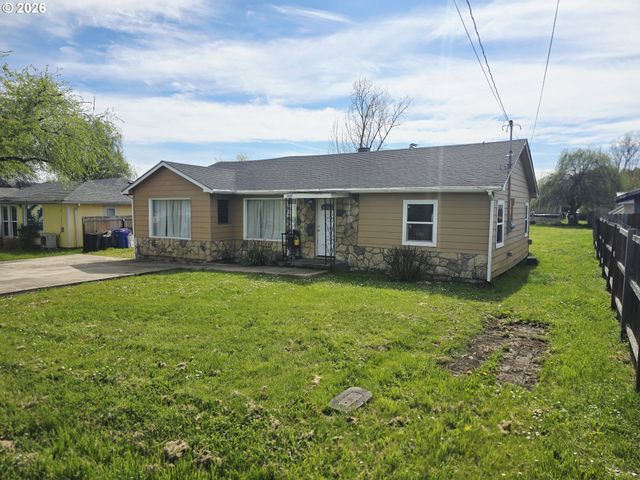 2137 CASTLE Ave, Roseburg, OR 97471