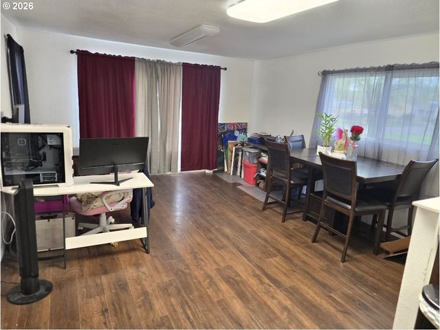 2137 CASTLE Ave, Roseburg, OR 97471