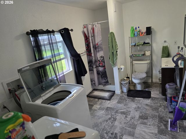 2137 CASTLE Ave, Roseburg, OR 97471