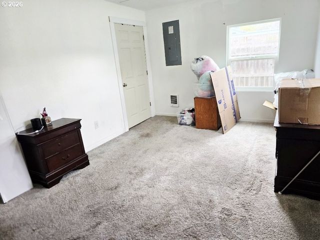 2137 CASTLE Ave, Roseburg, OR 97471