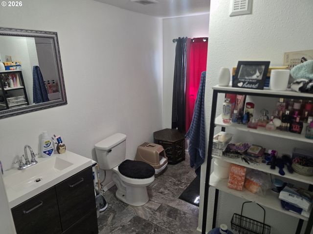 2137 CASTLE Ave, Roseburg, OR 97471