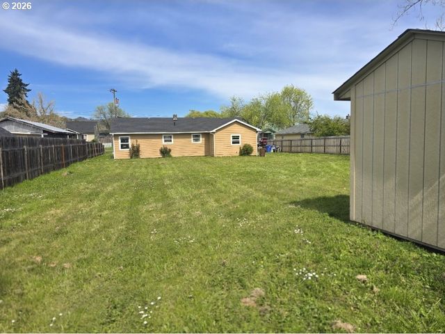 2137 CASTLE Ave, Roseburg, OR 97471