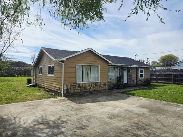 2137 CASTLE Ave, Roseburg, OR 97471