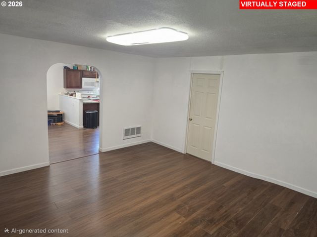 2137 CASTLE Ave, Roseburg, OR 97471