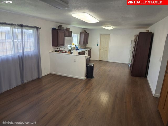 2137 CASTLE Ave, Roseburg, OR 97471