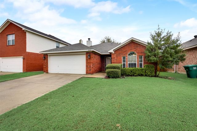 10505 Braewood Drive, Fort Worth, TX 76131