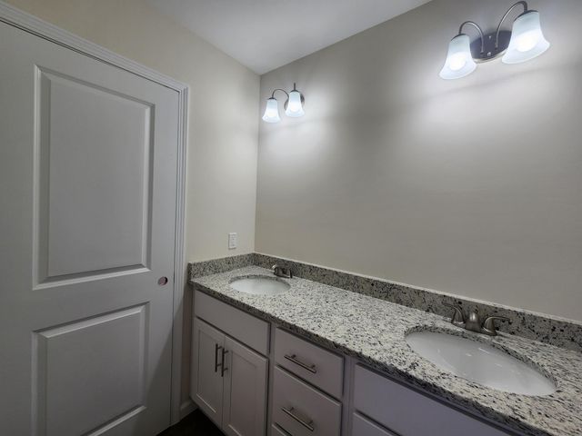 6137 Warren Newcomb DR, Radford, VA 24141