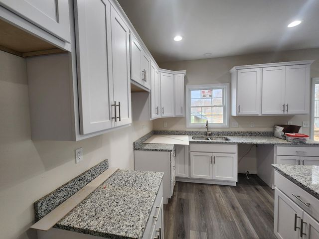 6137 Warren Newcomb DR, Radford, VA 24141