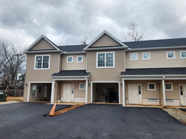 6137 Warren Newcomb DR, Radford, VA 24141