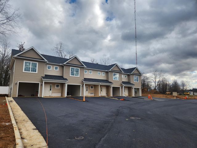 6137 Warren Newcomb DR, Radford, VA 24141