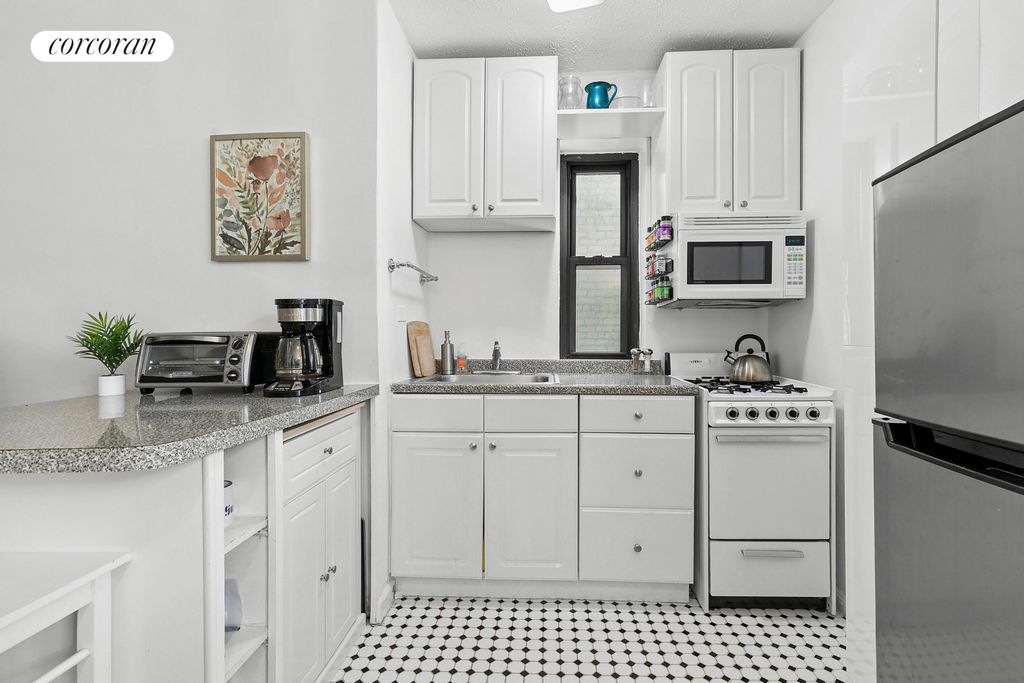 505 E 82nd St Apt 5H, New York City, NY 10028
