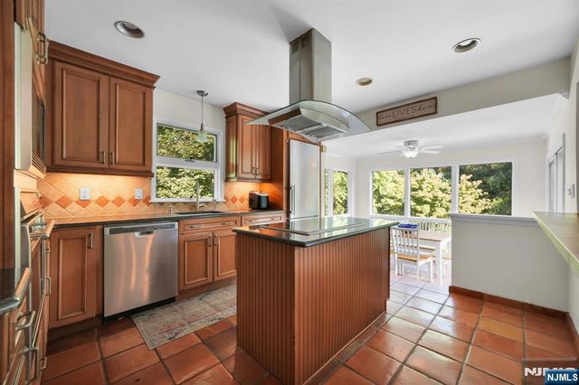 19 Pepper Road, Montville Township, NJ 07082
