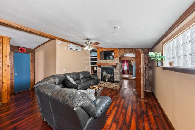 116 Bayou Vista Drive, Hitchcock, TX 77563