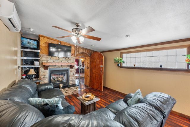 116 Bayou Vista Drive, Hitchcock, TX 77563