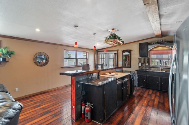 116 Bayou Vista Drive, Hitchcock, TX 77563