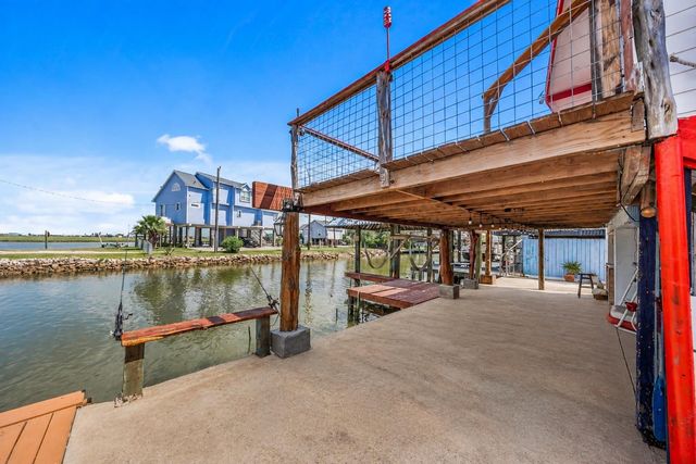 116 Bayou Vista Drive, Hitchcock, TX 77563