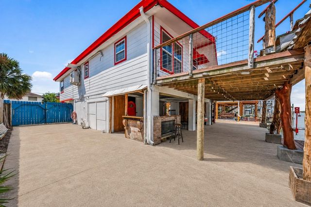 116 Bayou Vista Drive, Hitchcock, TX 77563