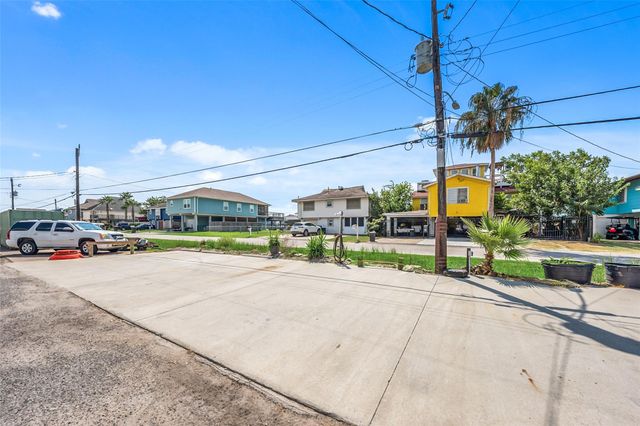 116 Bayou Vista Drive, Hitchcock, TX 77563
