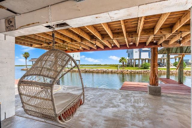 116 Bayou Vista Drive, Hitchcock, TX 77563