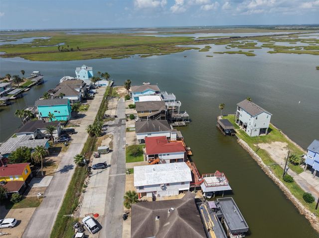116 Bayou Vista Drive, Hitchcock, TX 77563