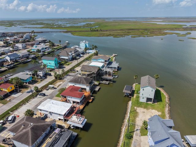116 Bayou Vista Drive, Hitchcock, TX 77563