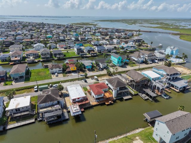 116 Bayou Vista Drive, Hitchcock, TX 77563
