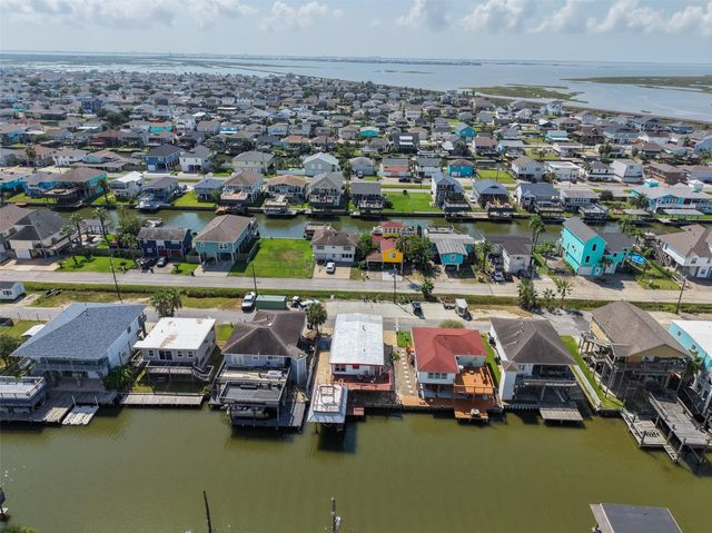 116 Bayou Vista Drive, Hitchcock, TX 77563