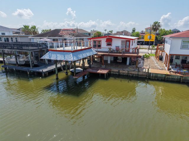 116 Bayou Vista Drive, Hitchcock, TX 77563