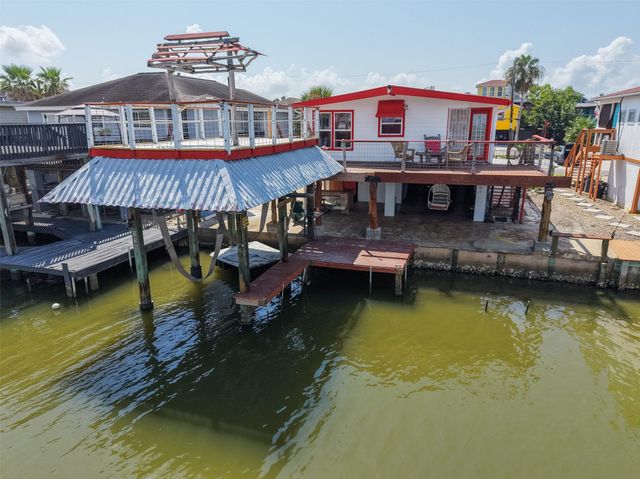 116 Bayou Vista Drive, Hitchcock, TX 77563