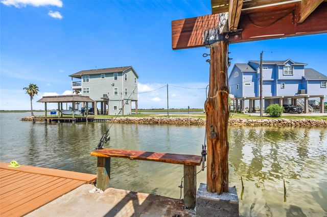 116 Bayou Vista Drive, Hitchcock, TX 77563