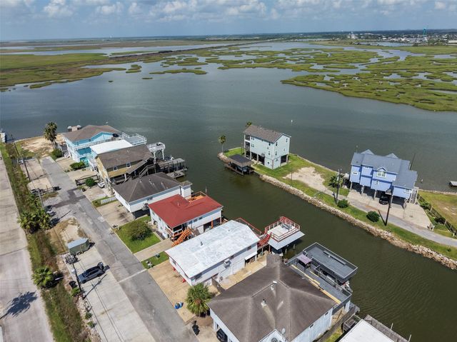 116 Bayou Vista Drive, Hitchcock, TX 77563