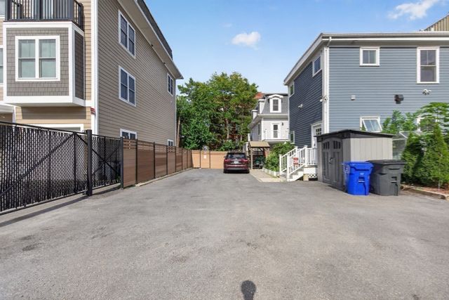 63 Perrin 2, Boston, MA 02119