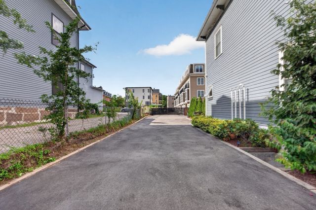 63 Perrin 2, Boston, MA 02119