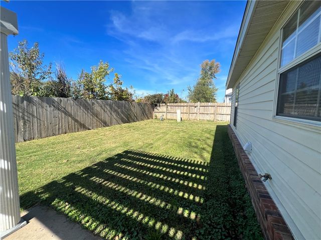 1102 Tunbridge Drive, Bentonville, AR 72712