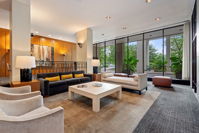 2626 N Lakeview Avenue 3304, Chicago, IL 60614