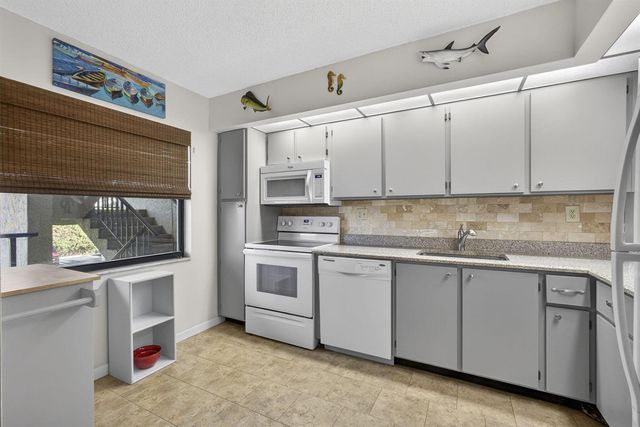 896 N Federal Highway 225, Lantana, FL 33462