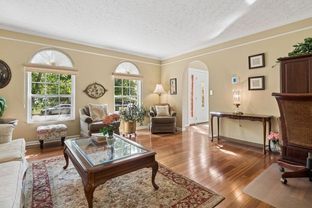 8052 Fenway Circle, Reynoldsburg, OH 43068