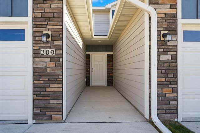 209 NW Waverly Drive, Waukee, IA 50263