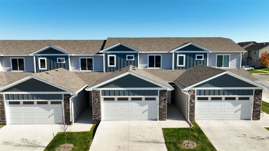 209 NW Waverly Drive, Waukee, IA 50263