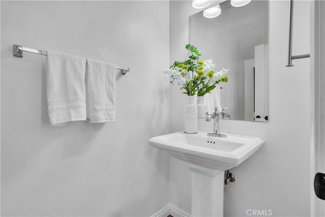 434 Golden Bear, Upland, CA 91786