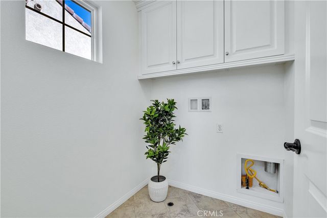 434 Golden Bear, Upland, CA 91786