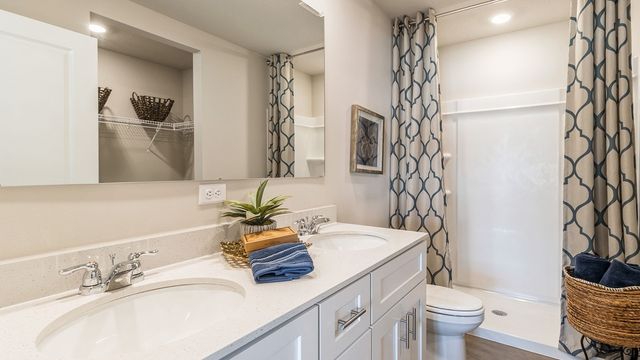 9440 Lovegrass Drive SW, Cedar Rapids, IA 52404