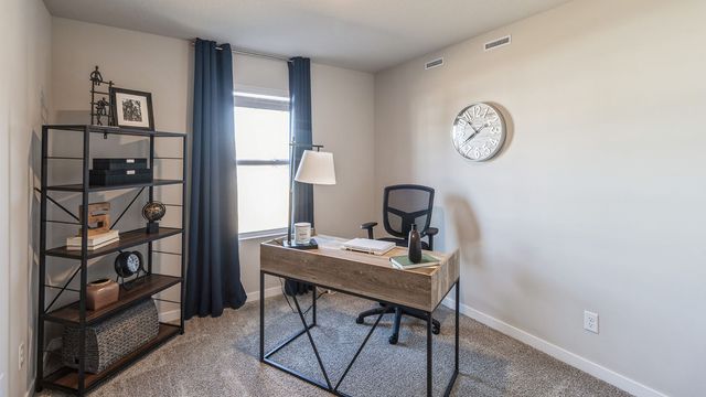 9440 Lovegrass Drive SW, Cedar Rapids, IA 52404