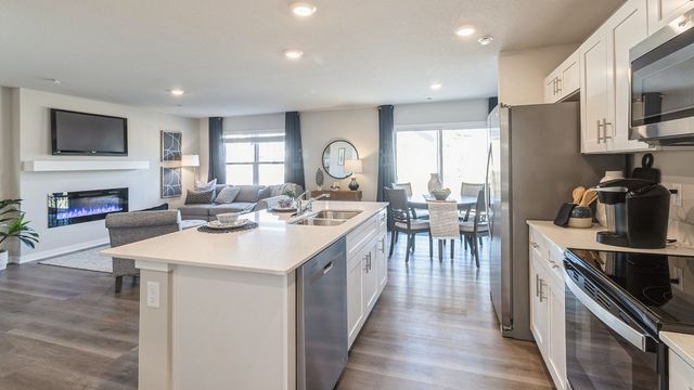 9440 Lovegrass Drive SW, Cedar Rapids, IA 52404