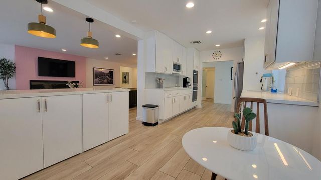 901 W Via Livorno, Palm Springs, CA 92262