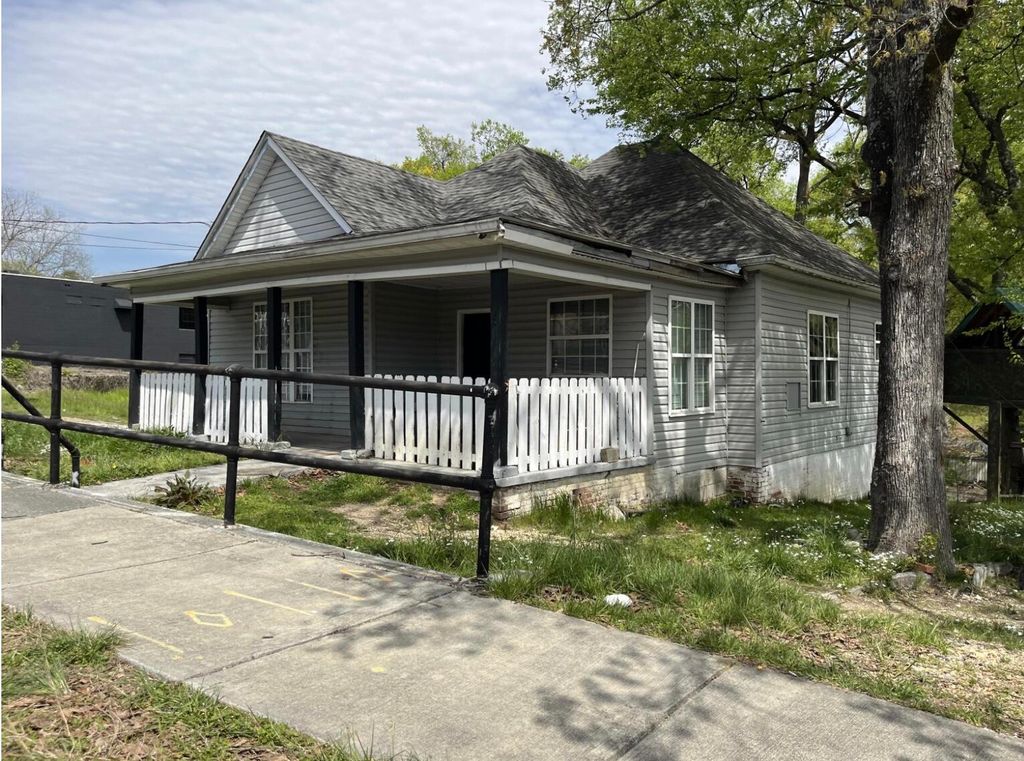 910 Lafayette Road, Rossville, GA 30741