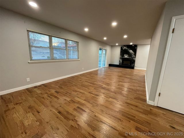 1016 N Cedar Avenue, Sand Springs, OK 74063