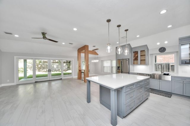 14143 Faulkey Gully, Houston, TX 77070