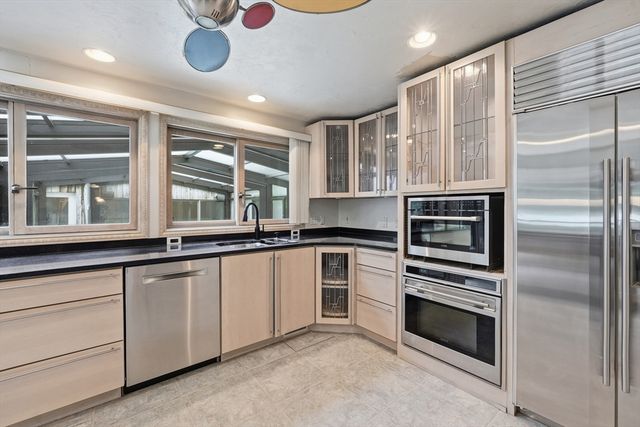 58 Lakeshore Dr Ext, West Brookfield, MA 01585