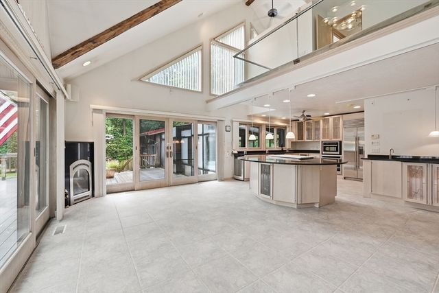 58 Lakeshore Dr Ext, West Brookfield, MA 01585